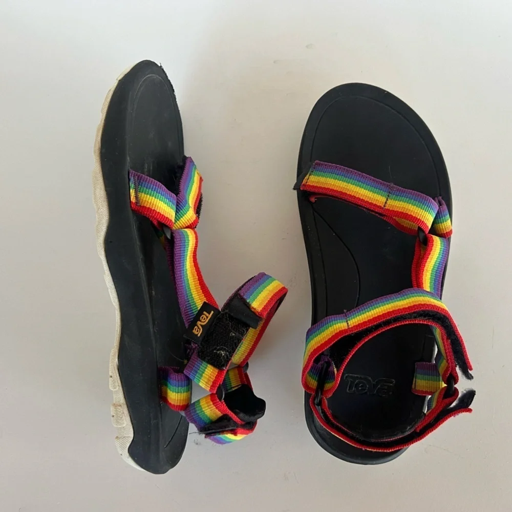 Teva Kid's Unisex Hurricane Xlt 2 Sandals Water Shoes, Rainbow and Black, size 3